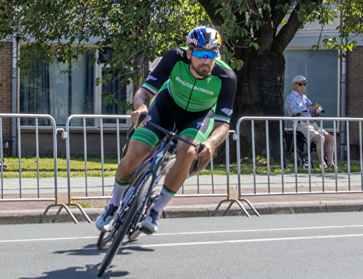 KJELD NUIS OP GLAD IJS IN ETTEN-LEUR