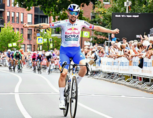 Primoz Roglic verslaat Arensman en van der Poel